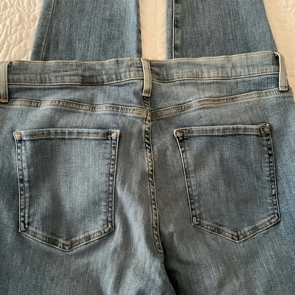 BANANA REPUBLIC Women's Classic Mid Rise Skinny Jean. Medium Wash  Sz. 32 - Picture 6 of 8